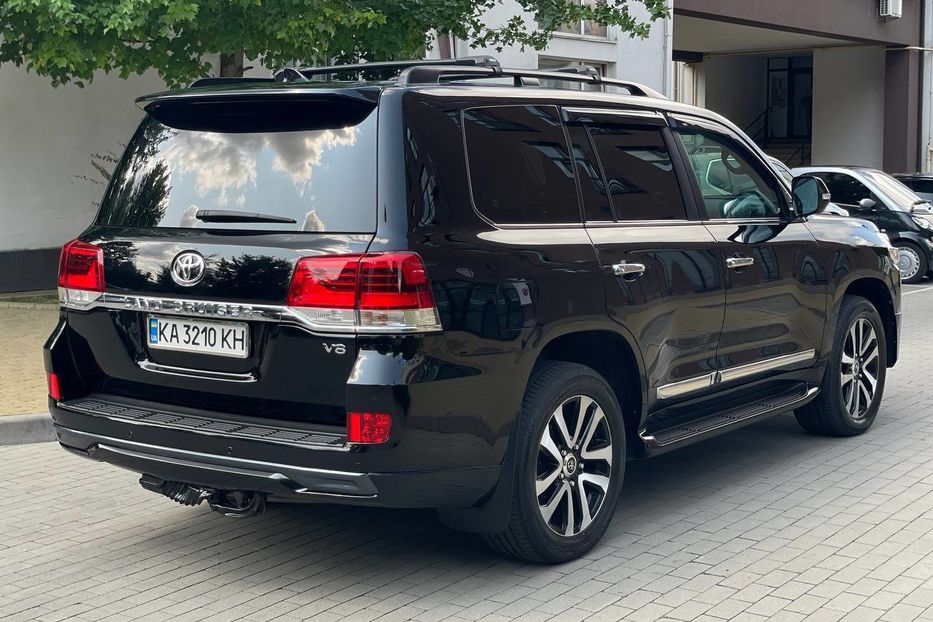 Продам Toyota Land Cruiser 200 2017 года в Киеве