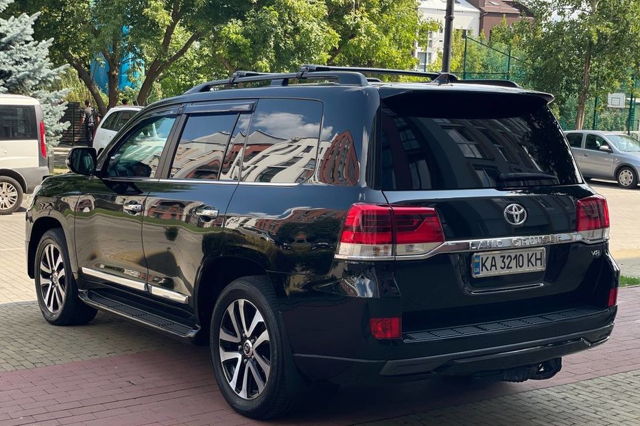 Продам Toyota Land Cruiser 200 2017 года в Киеве