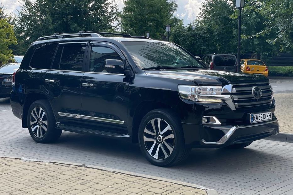 Продам Toyota Land Cruiser 200 2017 года в Киеве