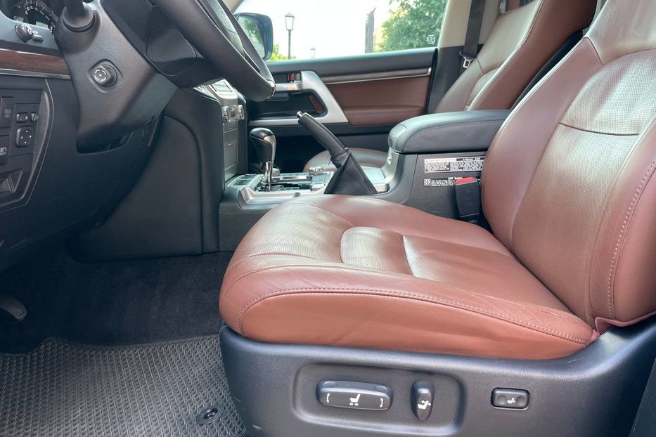 Продам Toyota Land Cruiser 200 2017 года в Киеве