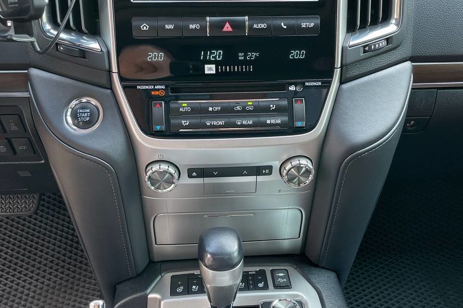 Продам Toyota Land Cruiser 200 2017 года в Киеве
