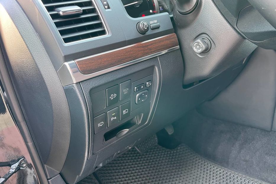 Продам Toyota Land Cruiser 200 2017 года в Киеве