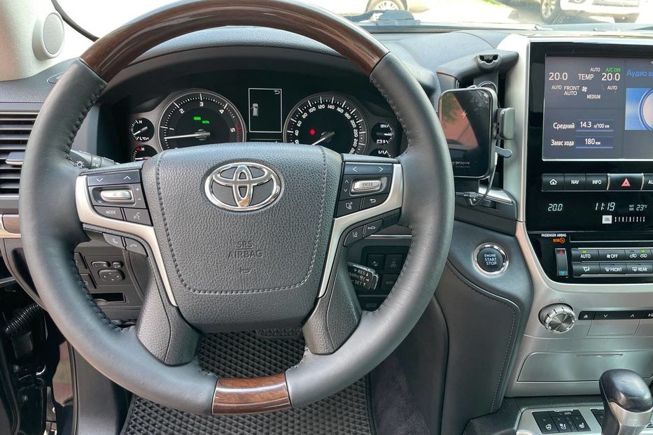 Продам Toyota Land Cruiser 200 2017 года в Киеве