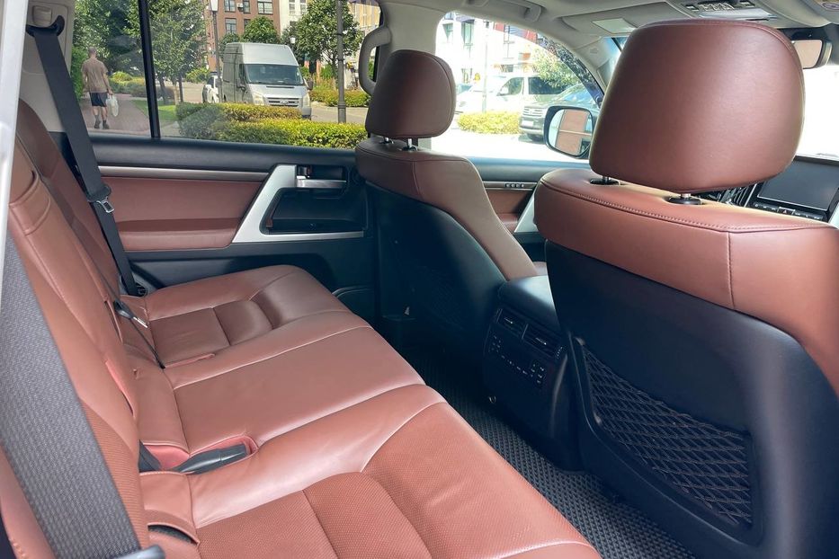 Продам Toyota Land Cruiser 200 2017 года в Киеве