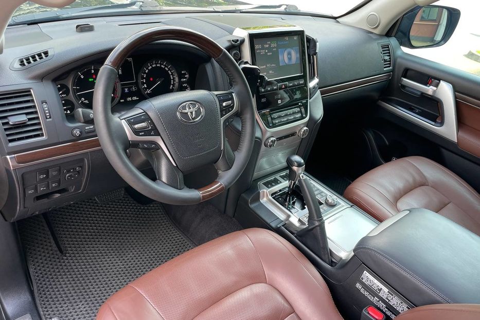 Продам Toyota Land Cruiser 200 2017 года в Киеве