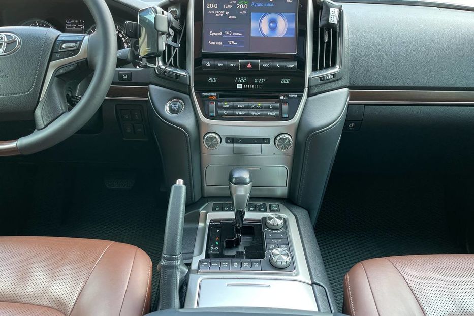Продам Toyota Land Cruiser 200 2017 года в Киеве