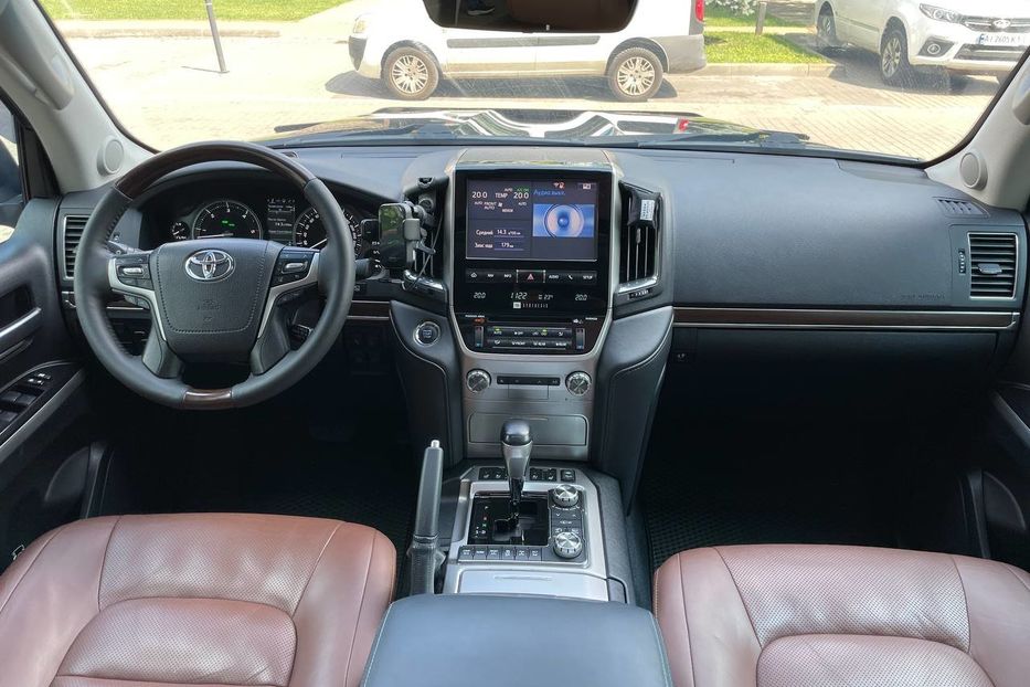 Продам Toyota Land Cruiser 200 2017 года в Киеве