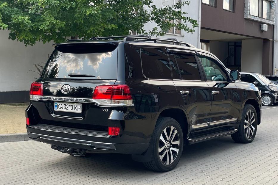 Продам Toyota Land Cruiser 200 2017 года в Киеве