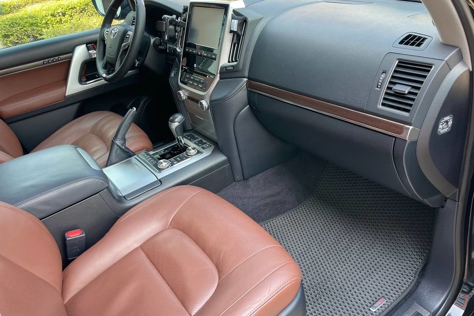 Продам Toyota Land Cruiser 200 2017 года в Киеве