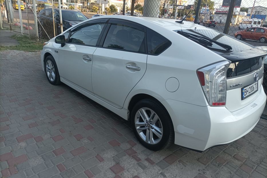 Продам Toyota Prius плагин 2014 года в Одессе