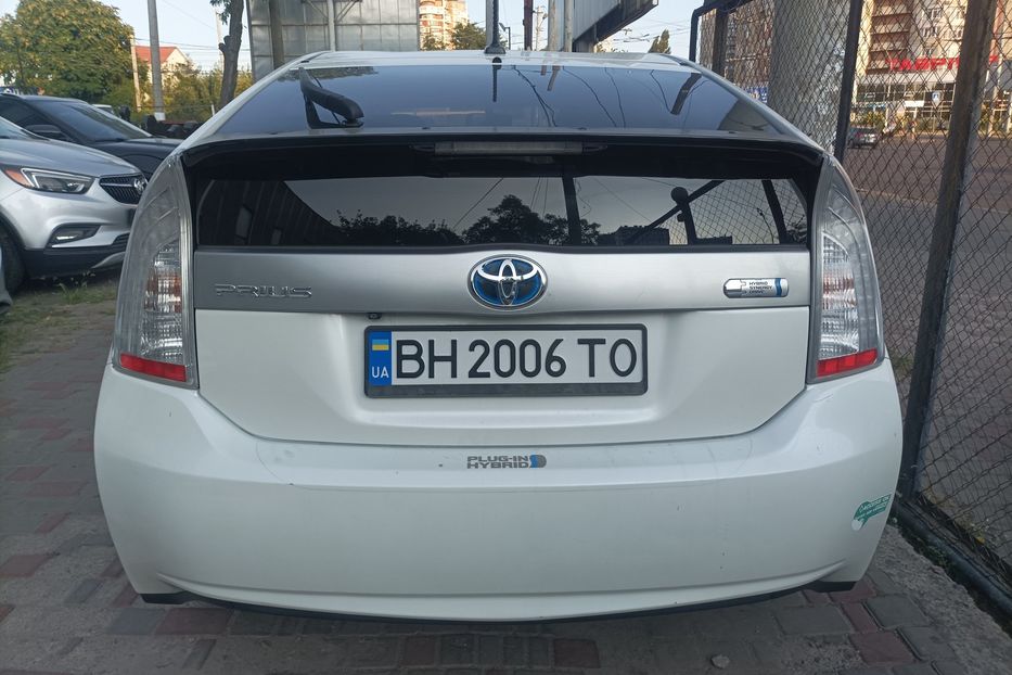 Продам Toyota Prius плагин 2014 года в Одессе