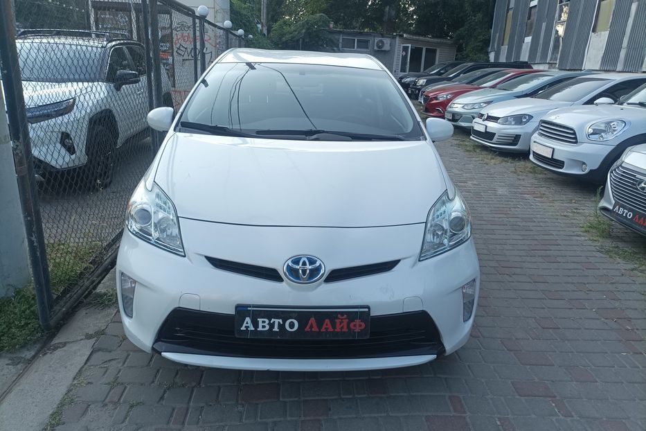 Продам Toyota Prius плагин 2014 года в Одессе