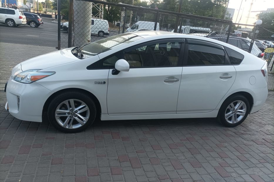 Продам Toyota Prius плагин 2014 года в Одессе