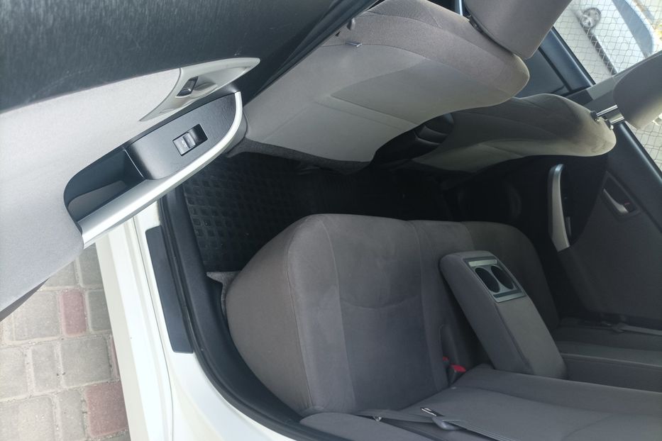 Продам Toyota Prius плагин 2014 года в Одессе