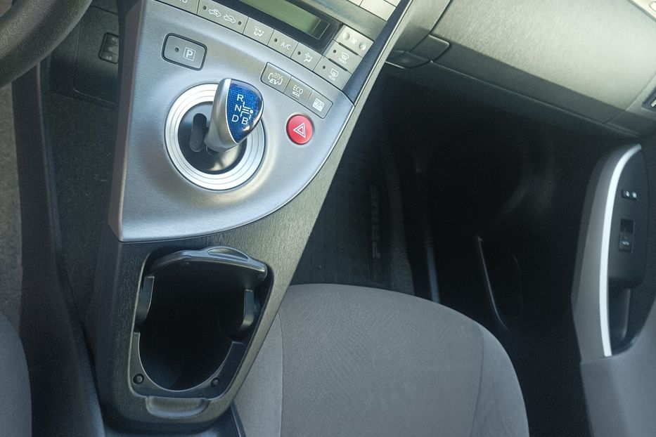 Продам Toyota Prius плагин 2014 года в Одессе