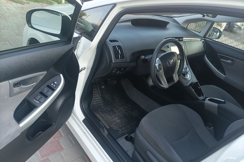 Продам Toyota Prius плагин 2014 года в Одессе