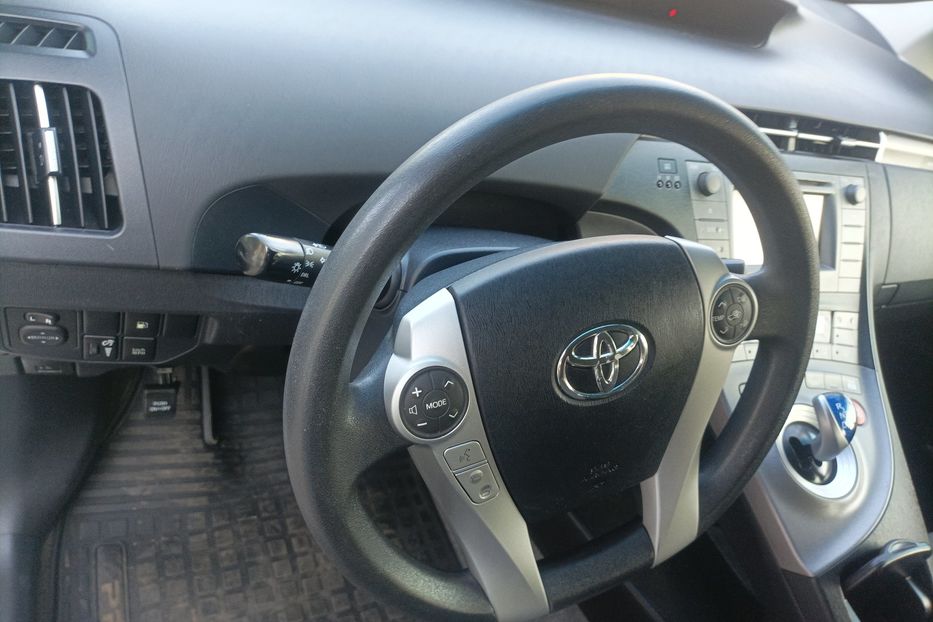 Продам Toyota Prius плагин 2014 года в Одессе