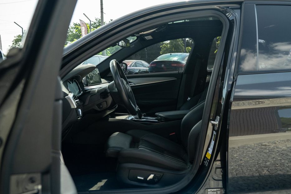 Продам BMW 530 XI 2018 года в Черновцах