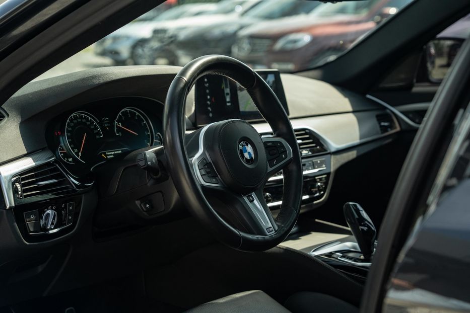Продам BMW 530 XI 2018 года в Черновцах