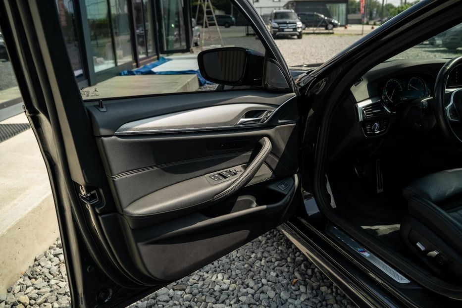 Продам BMW 530 XI 2018 года в Черновцах