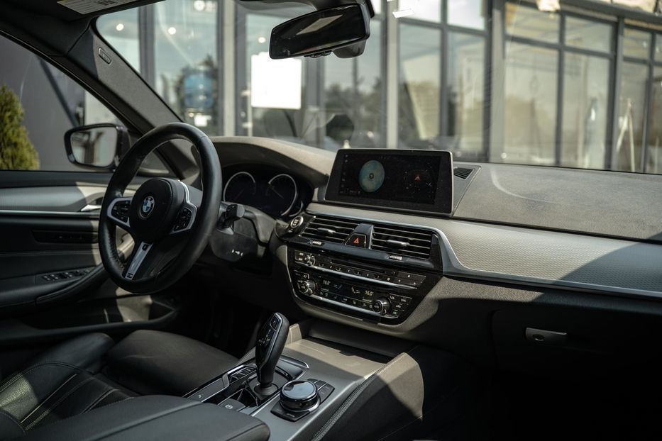 Продам BMW 530 XI 2018 года в Черновцах