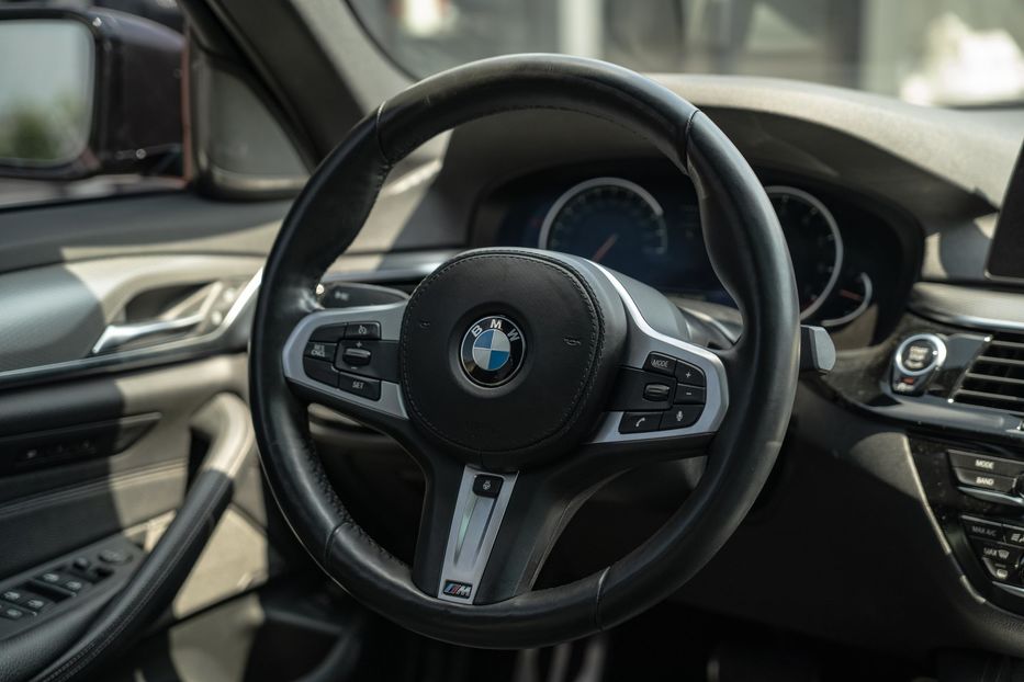 Продам BMW 530 XI 2018 года в Черновцах