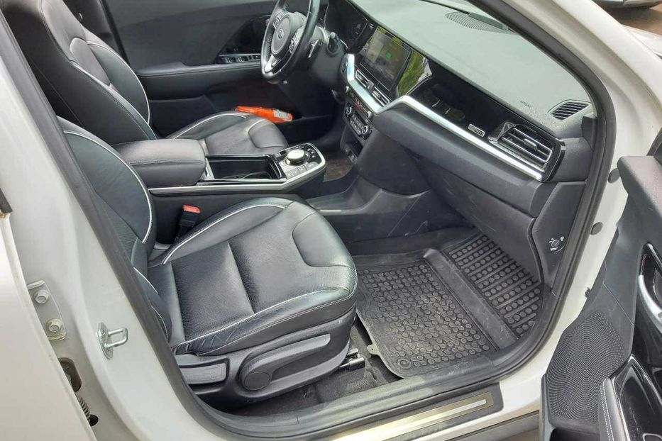 Продам Kia Niro 64квт авто в дорозі 2020 года в Львове