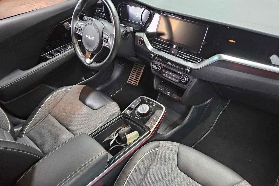 Продам Kia Niro 64квт авто в дорозі 2021 года в Львове
