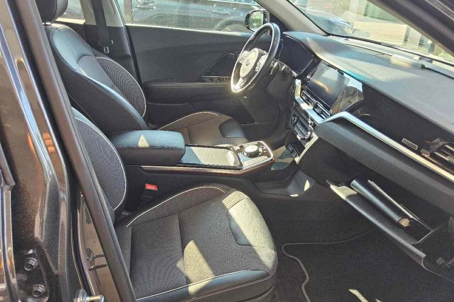 Продам Kia Niro 64квт авто в дорозі 2021 года в Львове