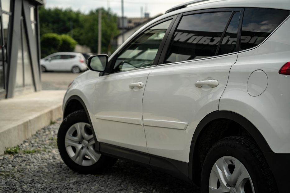 Продам Toyota Rav 4 Le 2015 года в Черновцах