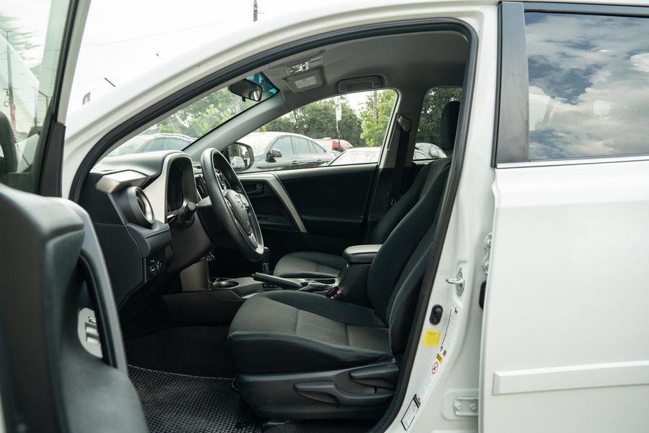 Продам Toyota Rav 4 Le 2015 года в Черновцах