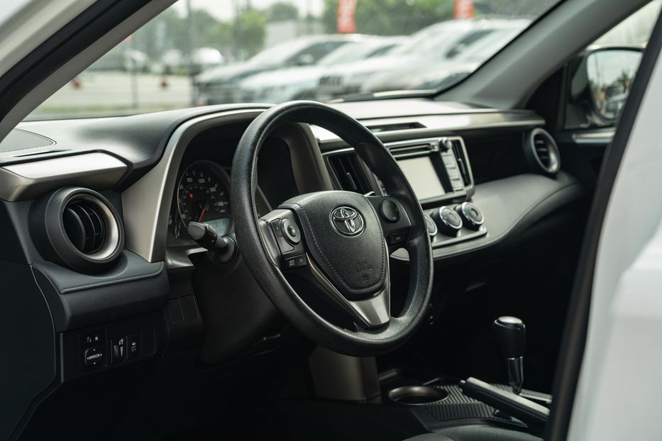 Продам Toyota Rav 4 Le 2015 года в Черновцах
