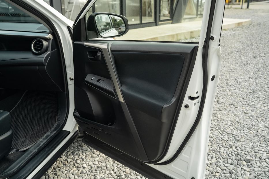 Продам Toyota Rav 4 Le 2015 года в Черновцах