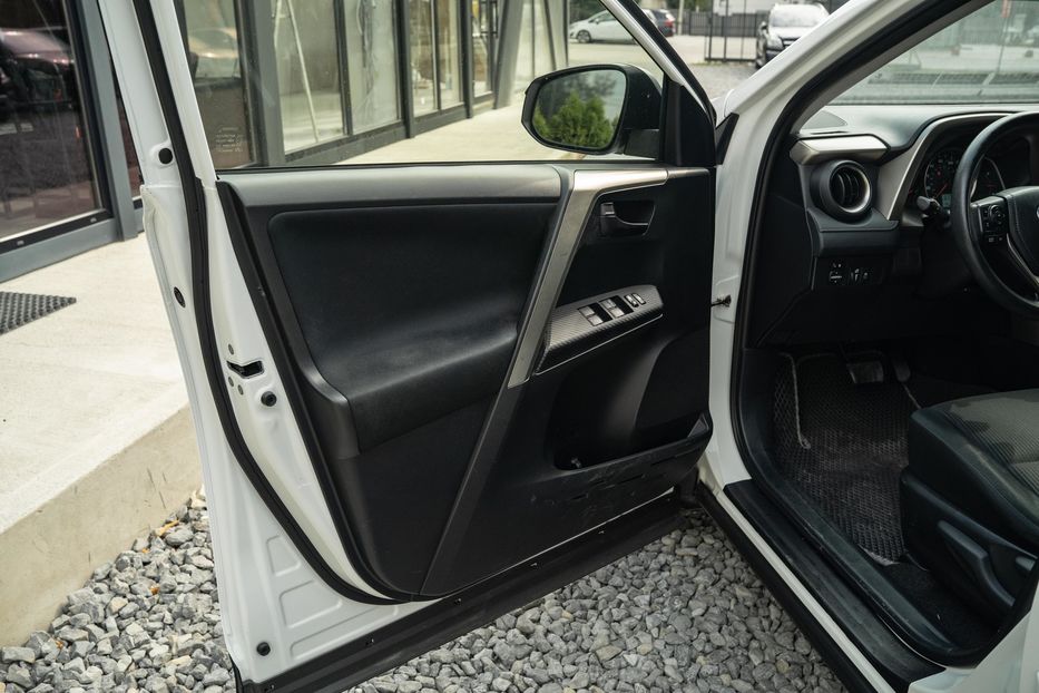Продам Toyota Rav 4 Le 2015 года в Черновцах