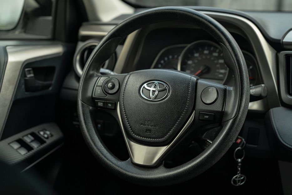 Продам Toyota Rav 4 Le 2015 года в Черновцах