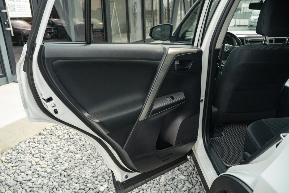 Продам Toyota Rav 4 Le 2015 года в Черновцах