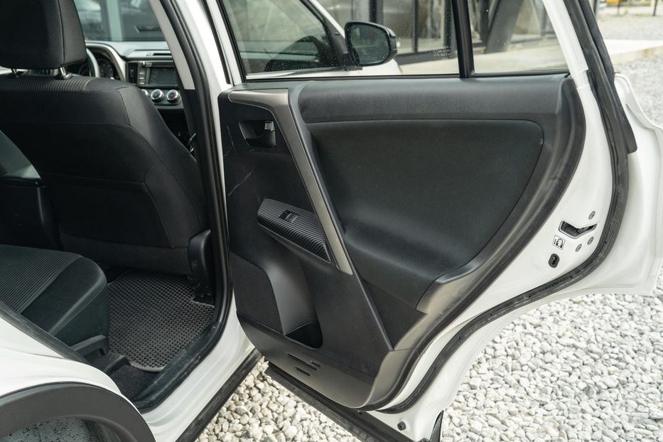 Продам Toyota Rav 4 Le 2015 года в Черновцах