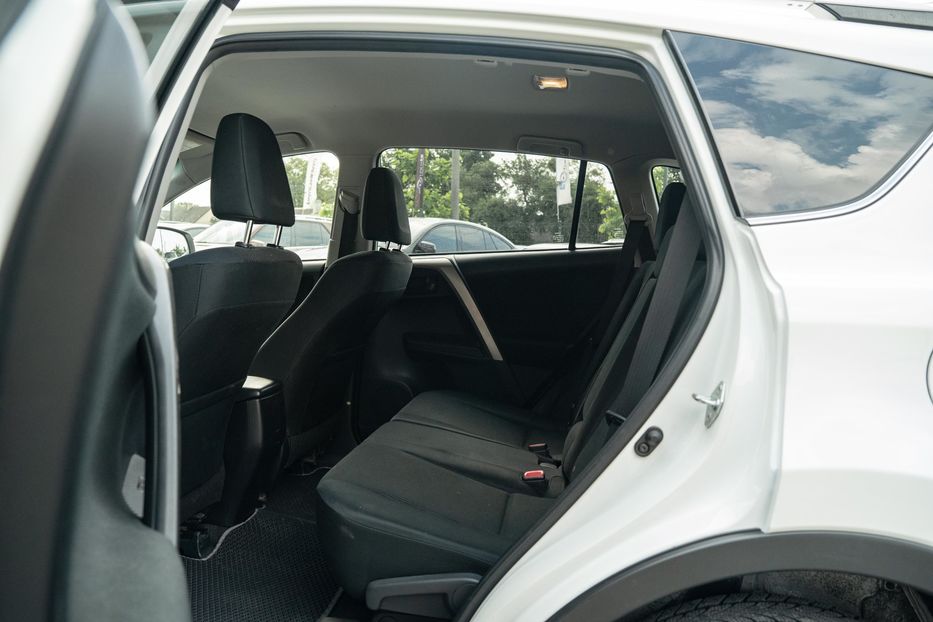 Продам Toyota Rav 4 Le 2015 года в Черновцах