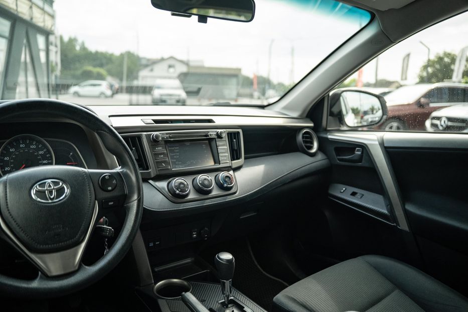 Продам Toyota Rav 4 Le 2015 года в Черновцах