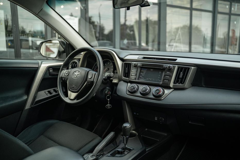 Продам Toyota Rav 4 Le 2015 года в Черновцах