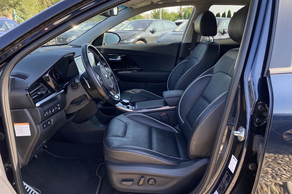 Продам Kia Niro 64 kWh Макс. комплектація Люк. 2020 года в Львове