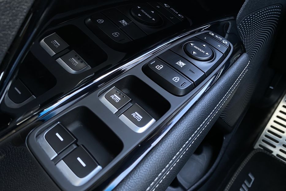 Продам Kia Niro 64 kWh Макс. комплектація Люк. 2020 года в Львове