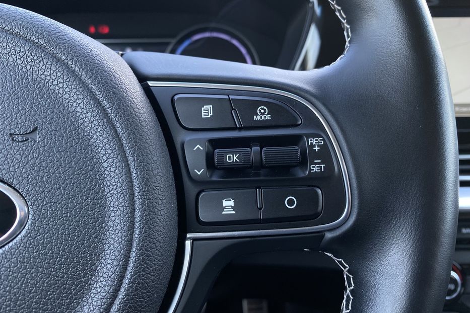Продам Kia Niro 64 kWh Макс. комплектація Люк. 2020 года в Львове