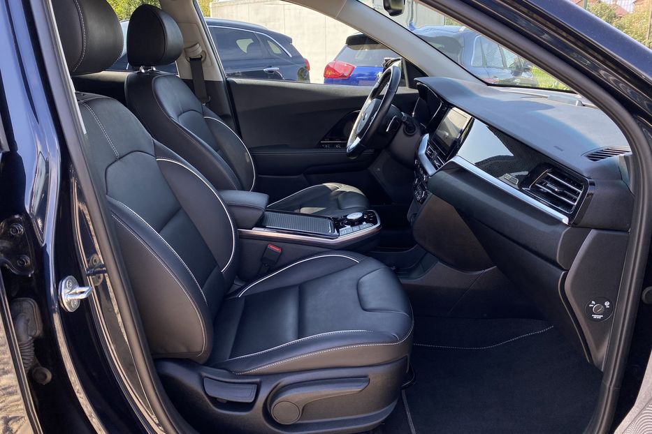 Продам Kia Niro 64 kWh Макс. комплектація Люк. 2020 года в Львове