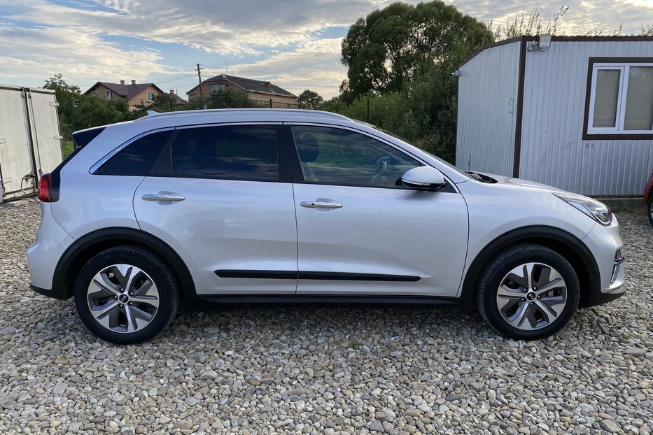 Продам Kia Niro 64 кВт Макс. комплектація 2020 года в Львове