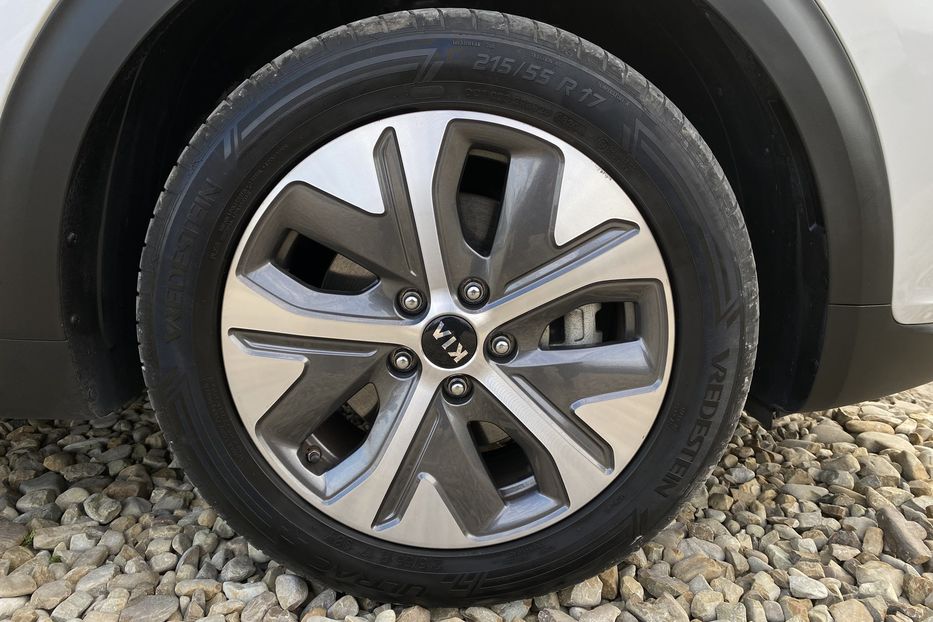 Продам Kia Niro 64 кВт Макс. комплектація 2020 года в Львове