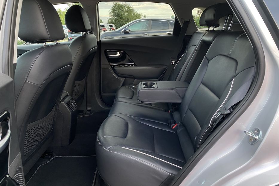Продам Kia Niro 64 кВт Макс. комплектація 2020 года в Львове