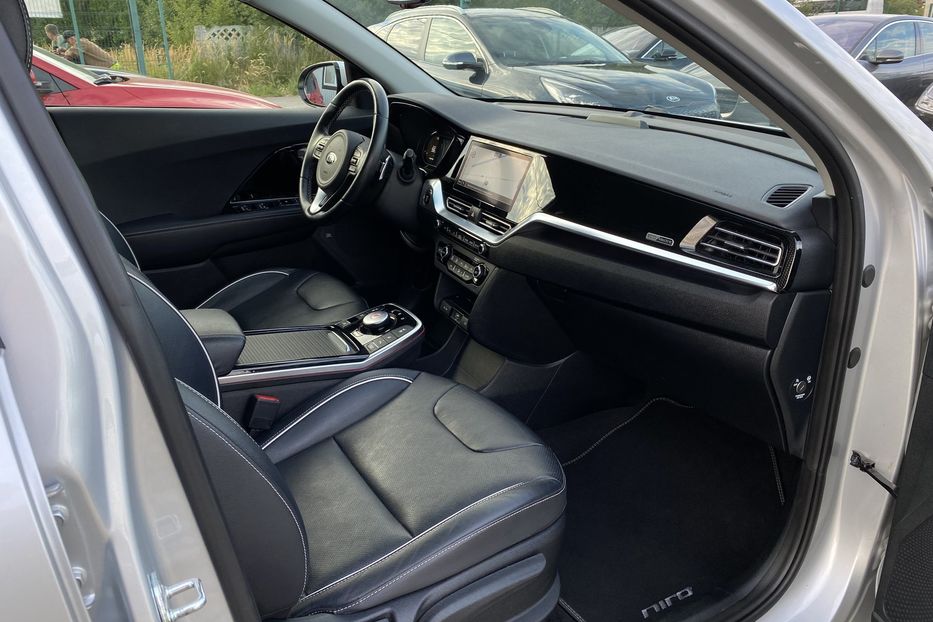 Продам Kia Niro 64 кВт Макс. комплектація 2020 года в Львове