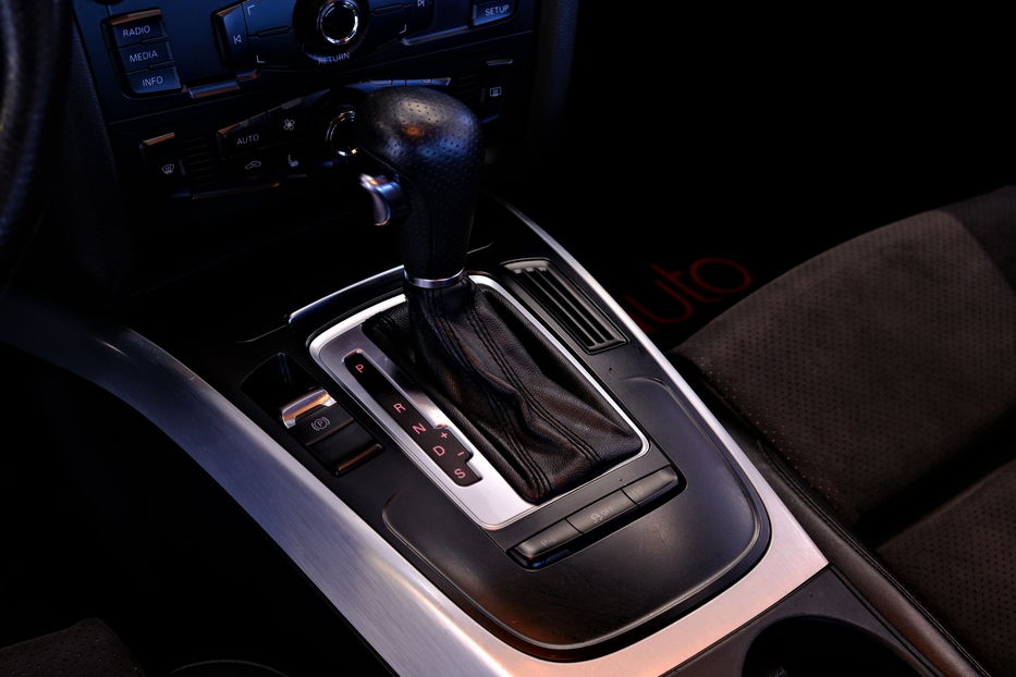 Продам Audi A4 2012 года в Одессе
