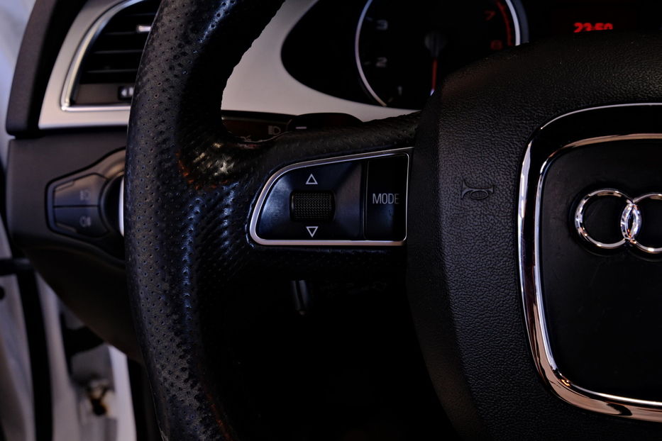 Продам Audi A4 2012 года в Одессе